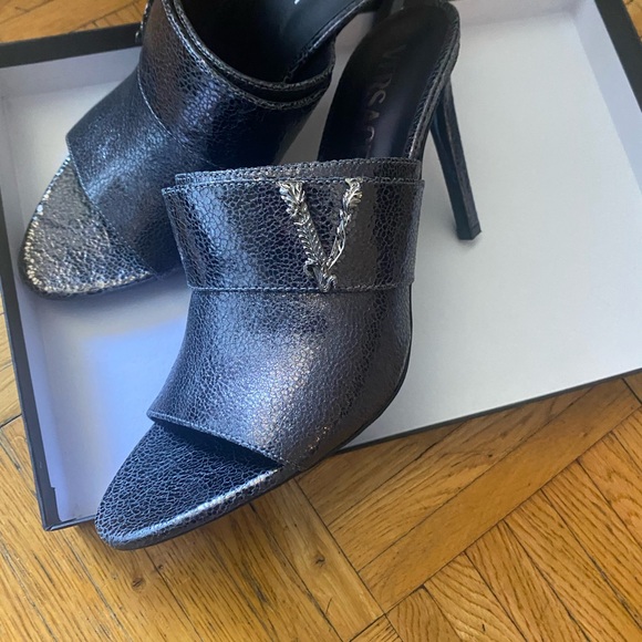 VERSACE NEW WITH TAG - Picture 6 of 13